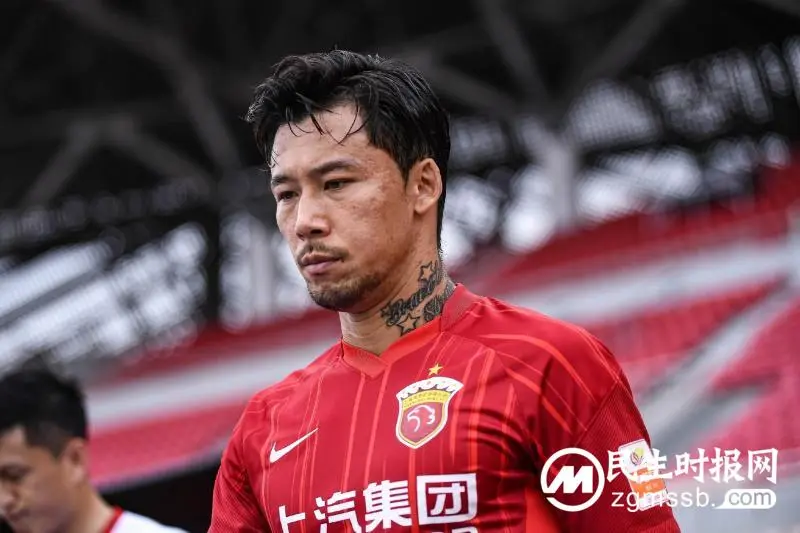 一夜之间，国足超龄球员集体受伤，东亚杯面临人荒