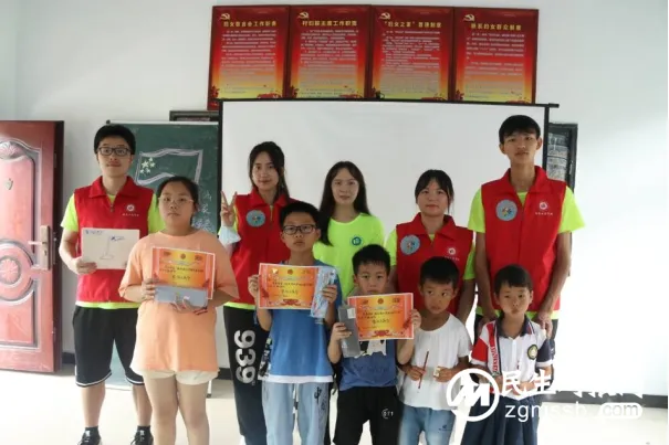 三下乡:“唱红歌,绘红旗”筑梦支教路 三下乡:“唱红歌,绘红旗”筑梦支教路