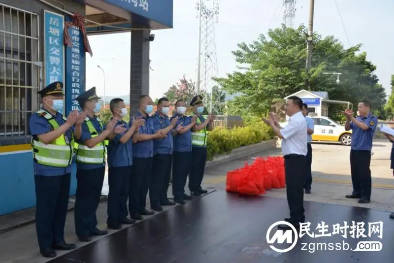 送清凉 暖人心 鼓干劲丨湘潭市交通运输局开展“夏送清凉”慰问活动 送清凉 暖人心 鼓干劲丨湘潭市交通运输局开展“夏送清凉”慰问活动