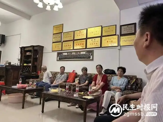 广集智慧办校庆——湘潭市一中举行120周年校庆退休教师座谈会