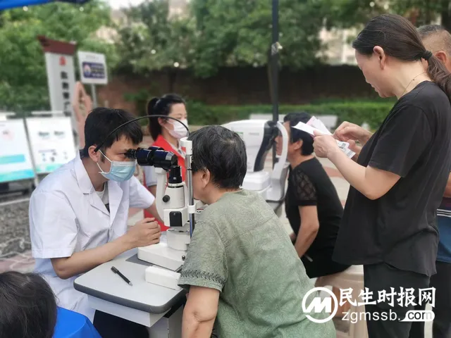 【基层动态】云塘街道社区卫生服务中心联合湘潭爱尔仁和医院开展健康体检公益活动