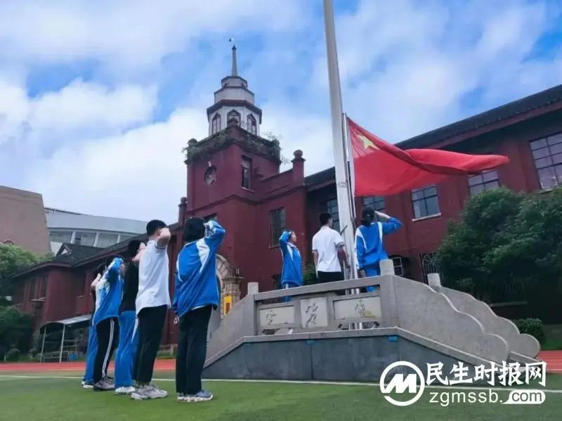 潭中芳华 | 巍巍钟楼 爱满潭中