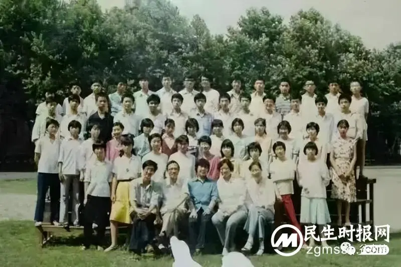 潭中芳华 | 激情燃烧的岁月——伍琼怡老师访谈