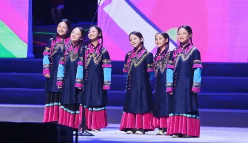 1800多名乡村少年登上中央歌剧院舞台 举办专场演唱会歌颂家乡 1800多名乡村少年登上中央歌剧院舞台 举办专场演唱会歌颂家乡