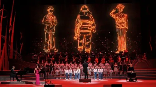 1800多名乡村少年登上中央歌剧院舞台 举办专场演唱会歌颂家乡 1800多名乡村少年登上中央歌剧院舞台 举办专场演唱会歌颂家乡