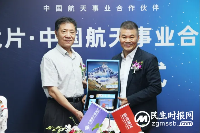 明月镜片,以科技实力成为镜片行业唯一中国航天事业合作伙伴 明月镜片,以科技实力成为镜片行业唯一中国航天事业合作伙伴