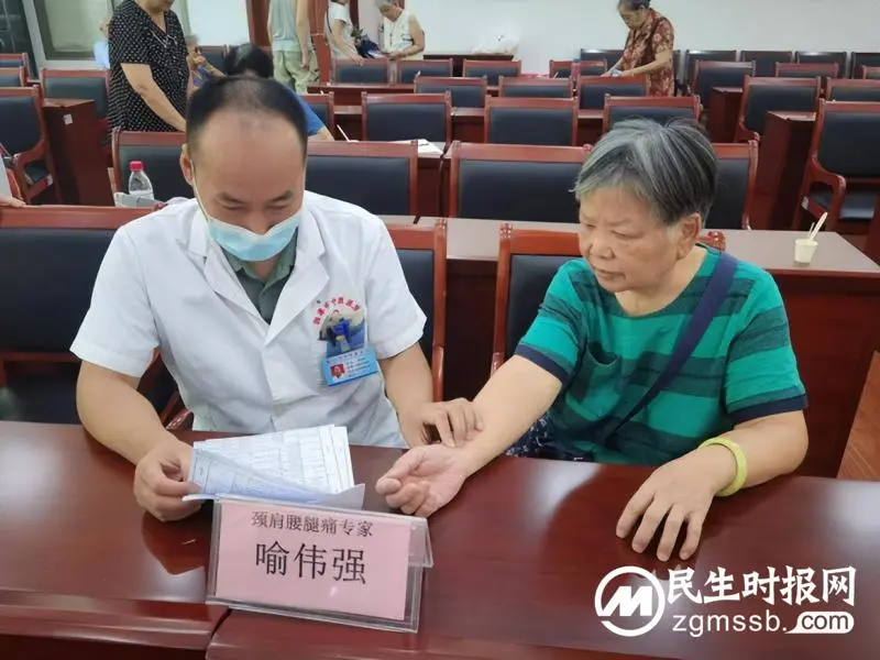 【中医·医者红】“医”心向党 踔厉奋进”——中国医师节联合义诊活动暖民心 【中医·医者红】“医”心向党 踔厉奋进”——中国医师节联合义诊活动暖民心