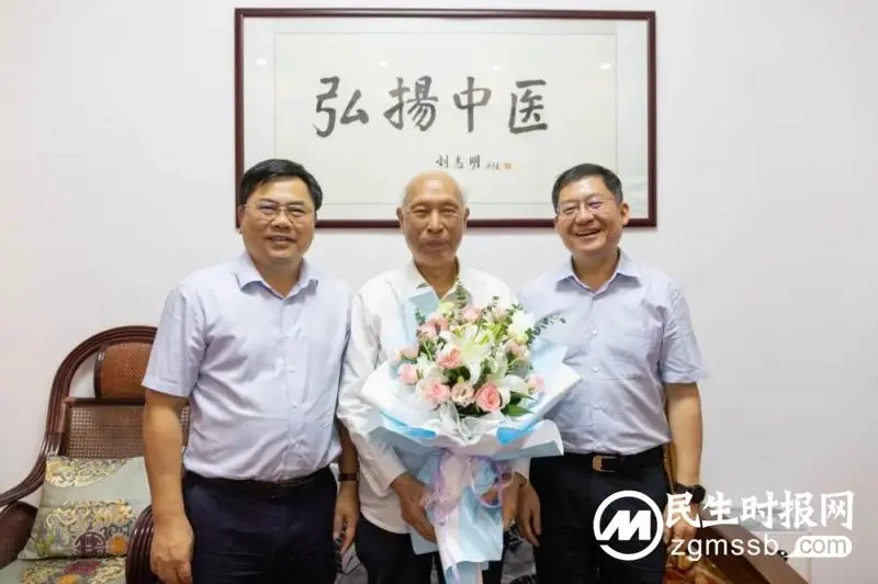 【中医·医者红】“医”心向党、踔厉奋进!——湘潭市中医医院庆祝第五个“中国医师节” 【中医·医者红】“医”心向党、踔厉奋进!——湘潭市中医医院庆祝第五个“中国医师节”