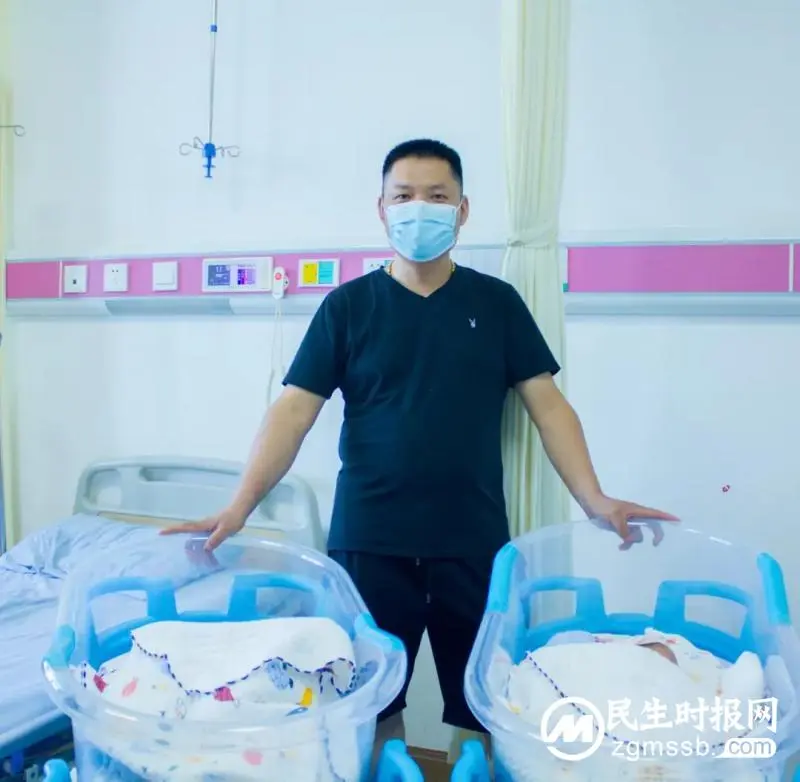 两个家庭,两对龙凤胎,双倍幸福 两个家庭,两对龙凤胎,双倍幸福