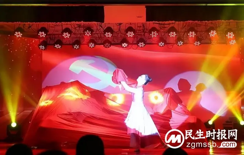 【“医”心向党 踔厉奋进】 湘潭县人民医院医共体举办第五届中国医师节庆祝表彰晚会 【“医”心向党 踔厉奋进】 湘潭县人民医院医共体举办第五届中国医师节庆祝表彰晚会