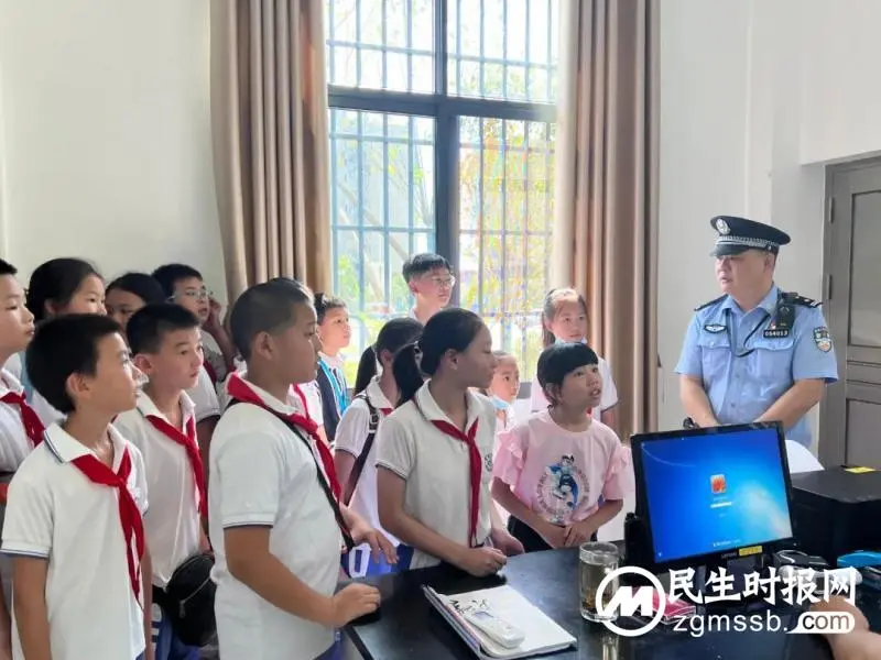 开学第一课 学生进警营 体验别样“警”采