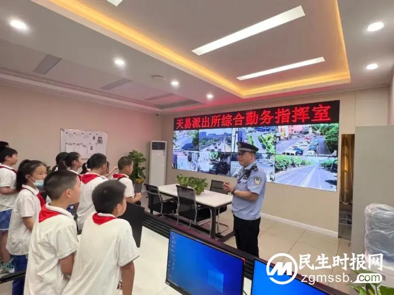开学第一课 学生进警营 体验别样“警”采