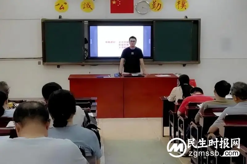 携手奋进 迈向新征程丨记高二年级第一次全体教师会议 携手奋进 迈向新征程丨记高二年级第一次全体教师会议