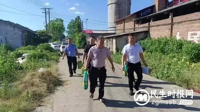【打击整治“百日行动”】服务篇：石潭派出所走访慰问读研困境大学生