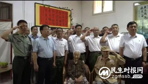 同盟山人军民鱼水情,河南获嘉县举行“喜迎二十大、向军旗敬礼”走访慰问老兵活动