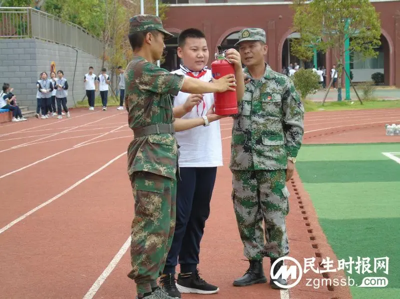 省青少年人防应急技能培训走进湘潭子敬初级中学