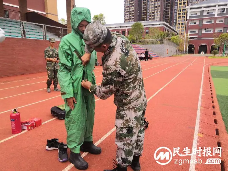 省青少年人防应急技能培训走进湘潭子敬初级中学