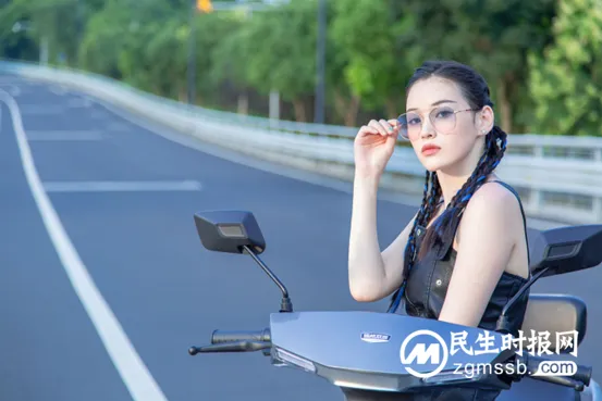“机车女神”痞幼的新座驾居然是辆电动车?新日K5 3.0一整个惊艳 “机车女神”痞幼的新座驾居然是辆电动车?新日K5 3.0一整个惊艳