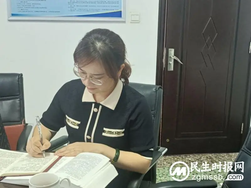 湘机中学党委理论学习中心组进行第九次集体学习