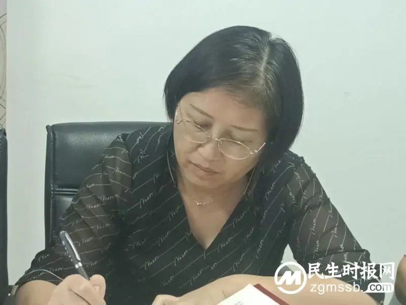 湘机中学党委理论学习中心组进行第九次集体学习