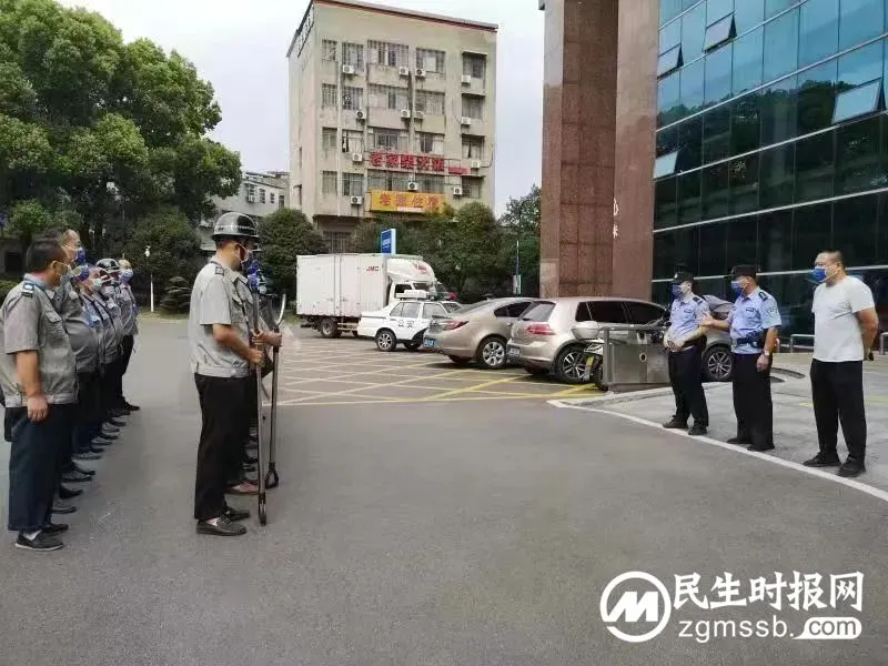 易俗河派出所组织医院保安进行反恐防暴技能培训 易俗河派出所组织医院保安进行反恐防暴技能培训