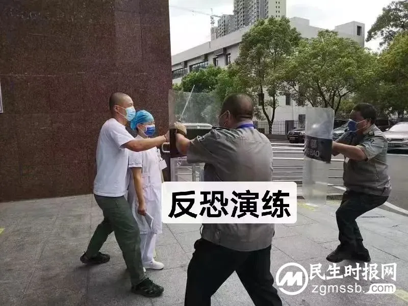 易俗河派出所组织医院保安进行反恐防暴技能培训 易俗河派出所组织医院保安进行反恐防暴技能培训