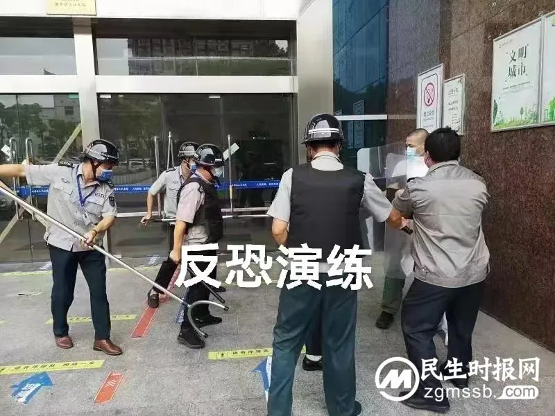 易俗河派出所组织医院保安进行反恐防暴技能培训 易俗河派出所组织医院保安进行反恐防暴技能培训