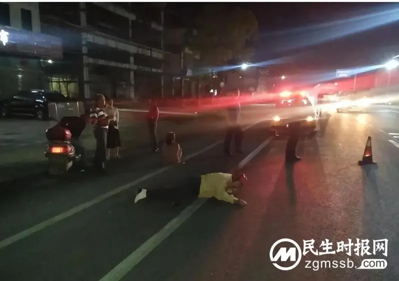 该出手时就出手! 湘潭交通执法人员温情救助受伤市民 该出手时就出手! 湘潭交通执法人员温情救助受伤市民