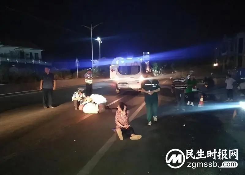 该出手时就出手! 湘潭交通执法人员温情救助受伤市民 该出手时就出手! 湘潭交通执法人员温情救助受伤市民
