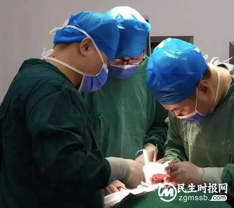 男子脖子长肿块,竟查出咽喉癌!医生:发现这些症状要尽快就医 男子脖子长肿块,竟查出咽喉癌!医生:发现这些症状要尽快就医