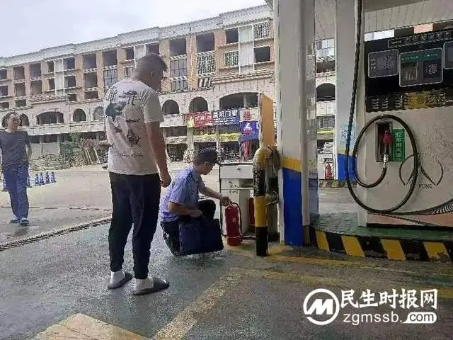 非法储存经营烟花炮竹 杨嘉桥一店主被拘留