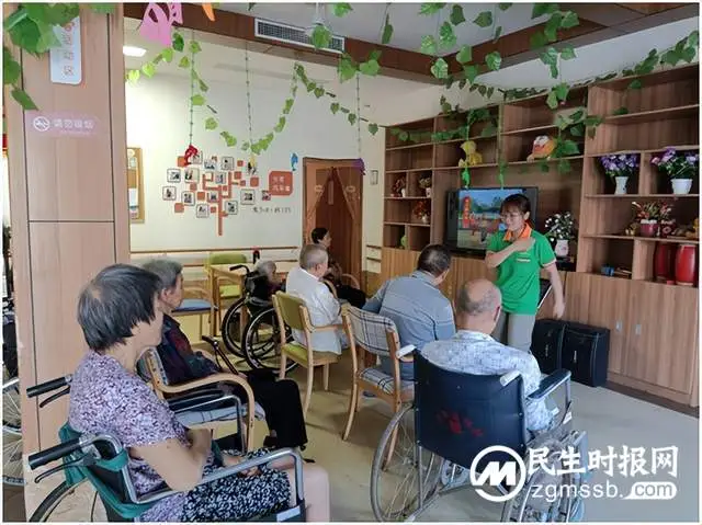 用爱心护理每一位长者