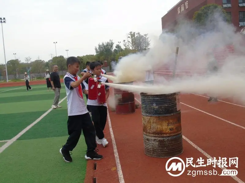 省青少年人防应急技能培训走进湘潭子敬初级中学