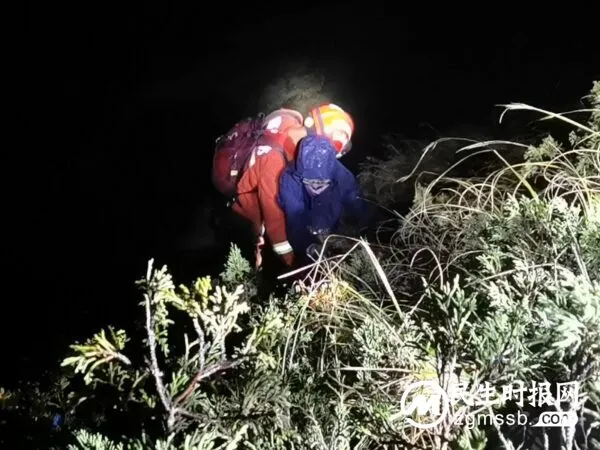 海拔4500!生死一线德钦消防悬崖极限营救
