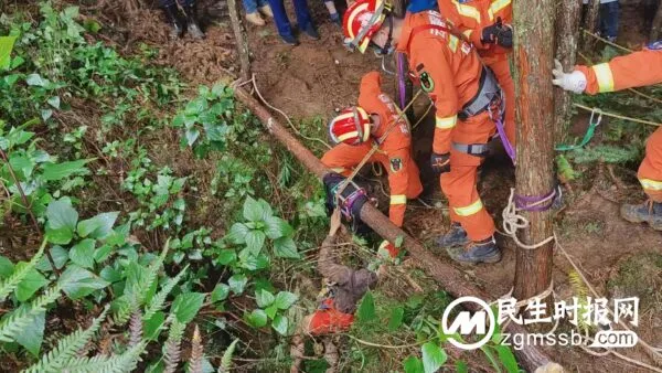 一男子被困山洞5天  个旧消防紧急救援