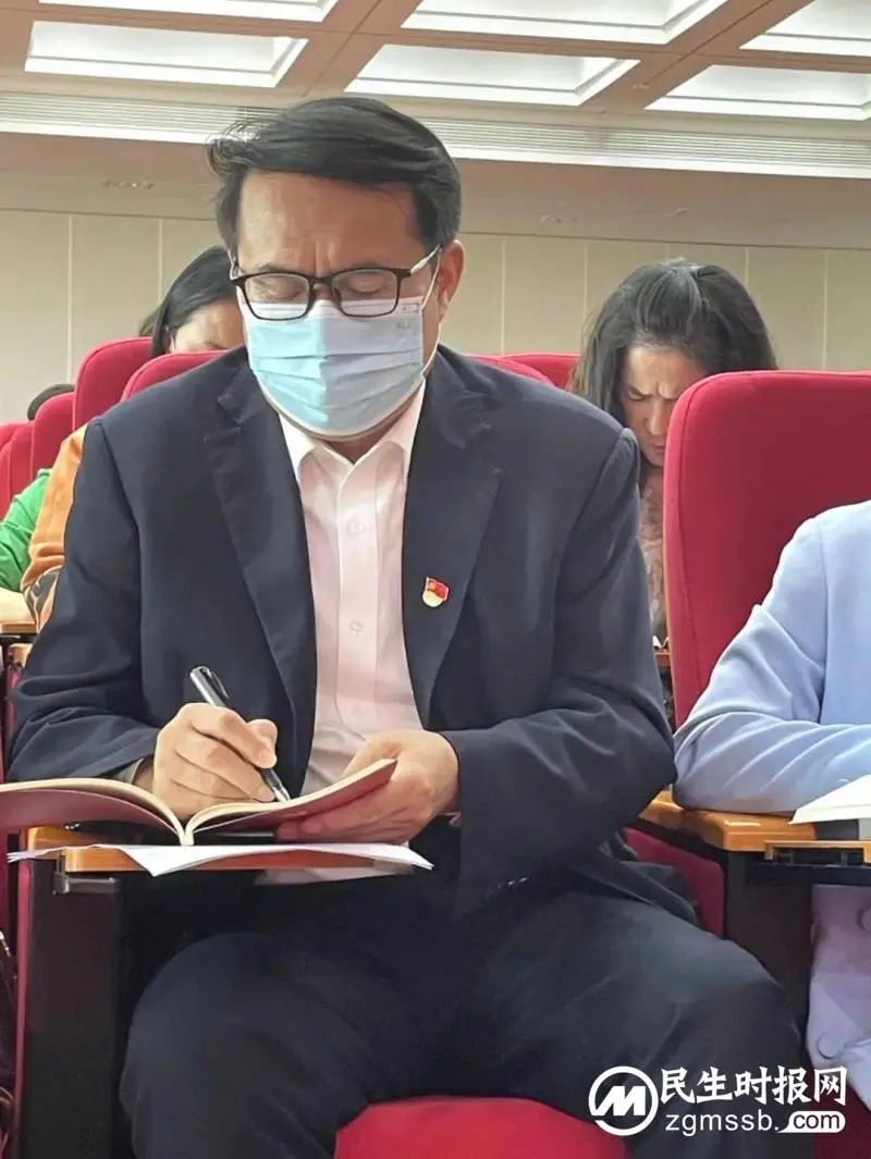聚焦党的二十大，立德树人谱新篇//中共湘潭市第三中学党委组织学习二十大开幕式上的讲话