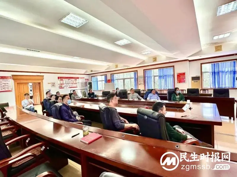 凝心聚力 振奋人心|湘潭市第一中学教职员工收看收听党的二十大开幕会
