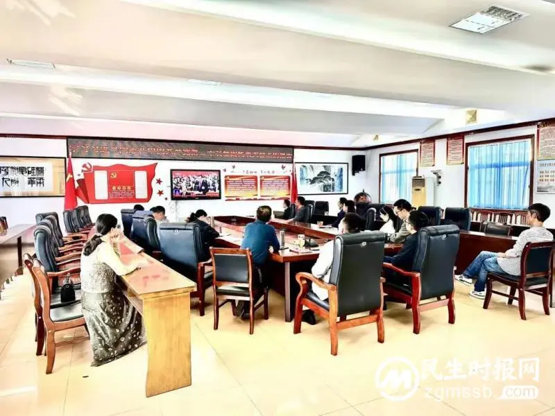 凝心聚力 振奋人心|湘潭市第一中学教职员工收看收听党的二十大开幕会