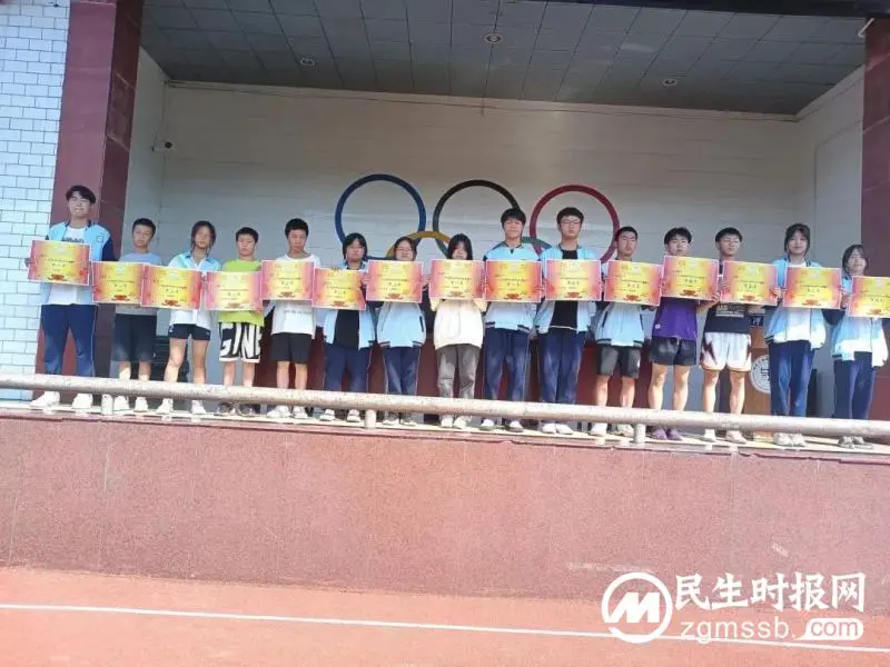 青春无畏 运动同行//湘潭市三中第67届田径运动会圆满落幕 青春无畏 运动同行//湘潭市三中第67届田径运动会圆满落幕