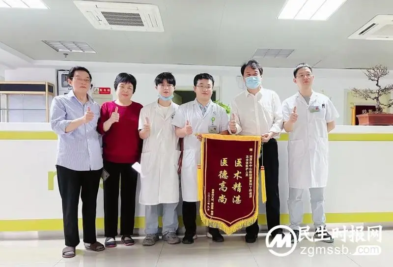 【中心医院·医者红】为何锦旗拿到“手软”? 【中心医院·医者红】为何锦旗拿到“手软”?