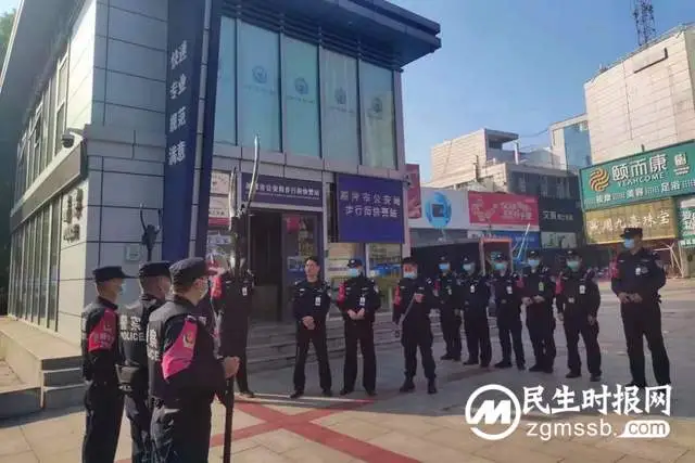 喜迎二十大 忠诚保平安 l 岳塘公安莲城步行街快警站开展综合演练