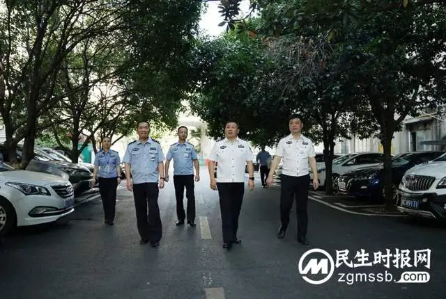 彭德清同志到岳塘公安督导检查工作并看望慰问基层民警辅警
