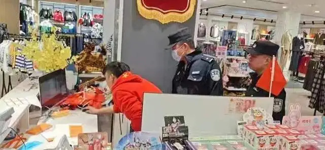 “粗心妈妈”弄丢“贪玩宝宝” 民警用不到半小时时间找回
