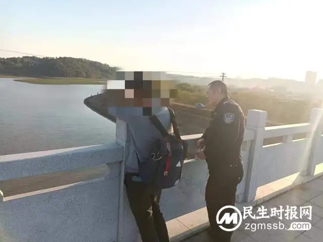 外省男子来潭见网恋女友遭分手，轻生关头莲乡民警出手解心结