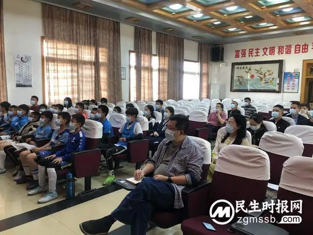 湘潭市二中组织收听收看党的“二十大”报告