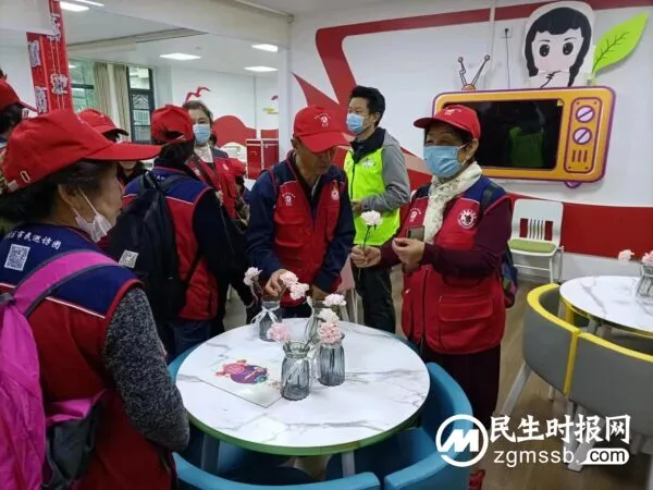 官渡区市民巡访团开展全国示范性老年友好型社区（东华路社区）专题巡访