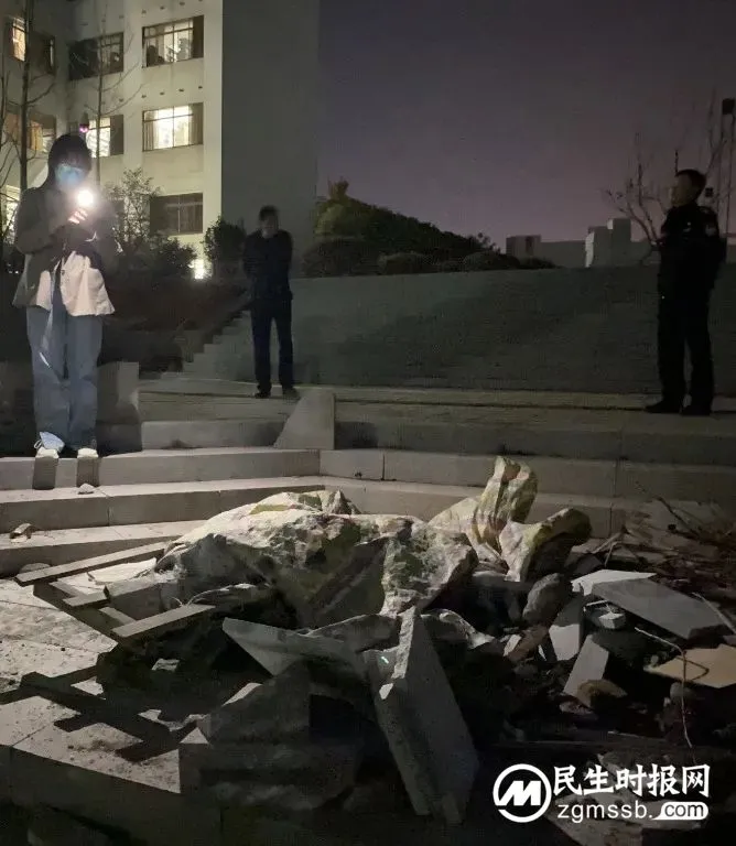 湘潭开展“夜鹰行动”整治扬尘污染 湘潭开展“夜鹰行动”整治扬尘污染