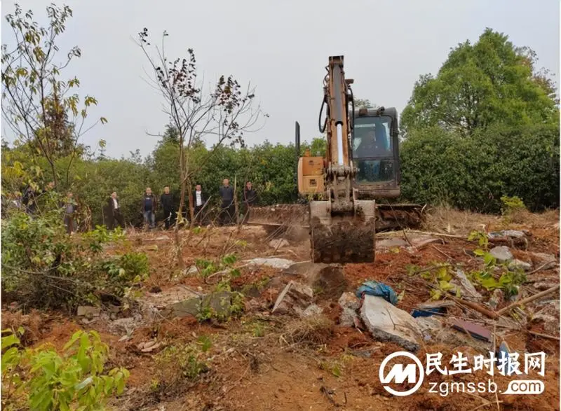 湘潭县:依法拆除两座侵占林地的“活人墓” 湘潭县:依法拆除两座侵占林地的“活人墓”