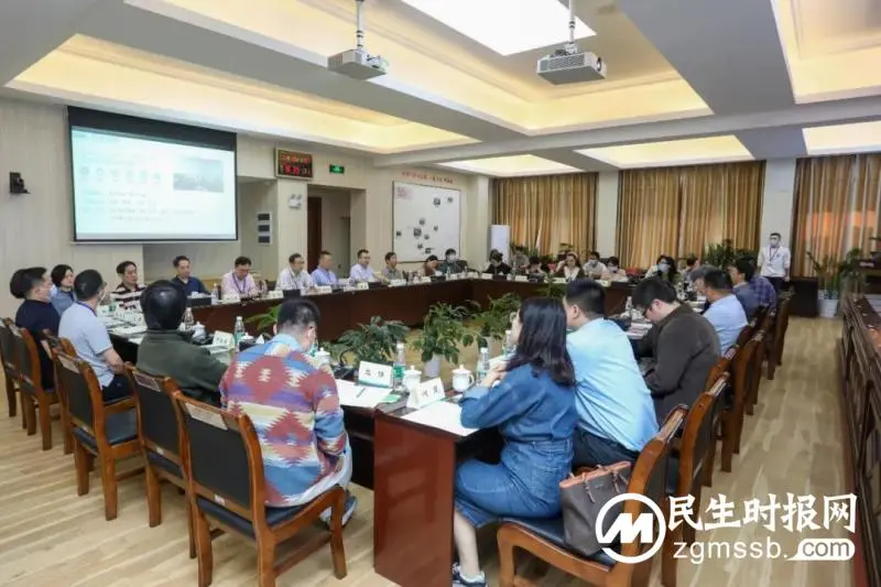 和湖南大学科研天团的第一次“亲密接触” 和湖南大学科研天团的第一次“亲密接触”