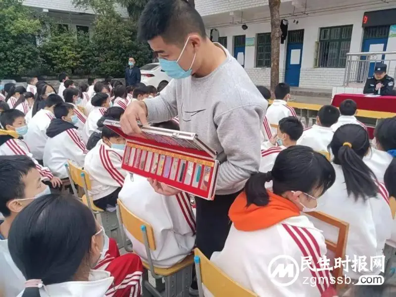 关爱青少年成长,青山桥派出所开展法治宣传进校园活动 关爱青少年成长,青山桥派出所开展法治宣传进校园活动